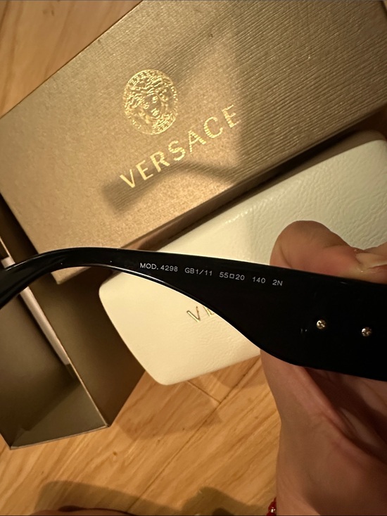Versace Black Round Women\'s Sunglasses with White Gold Logo Case